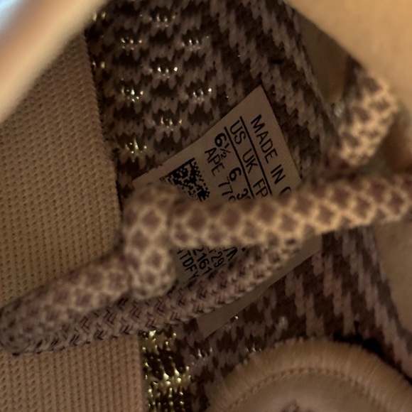 EUC Yeezy Static Boost 350 V2 - Picture 5 of 5